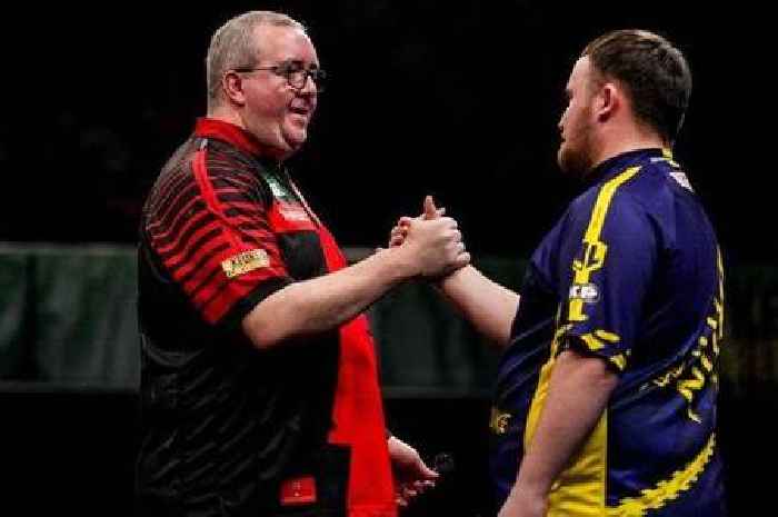 Stephen Bunting hits back at 'weird' Luke Littler fist-bump criticism  at Dutch Darts Masters