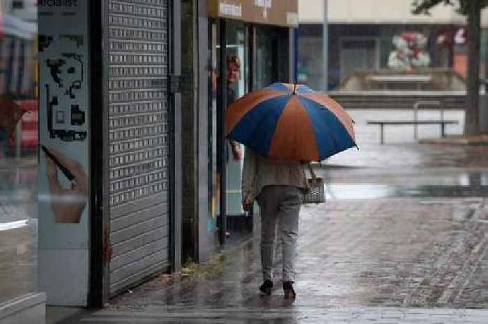 New Met Office weather warning issued as county prepares for hours of 'very strong' winds