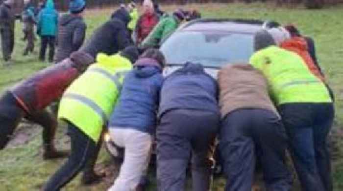 'Amazing' community effort to free 180 cars from mud