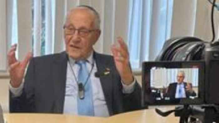 Holocaust survivor recalls 'hell on earth'