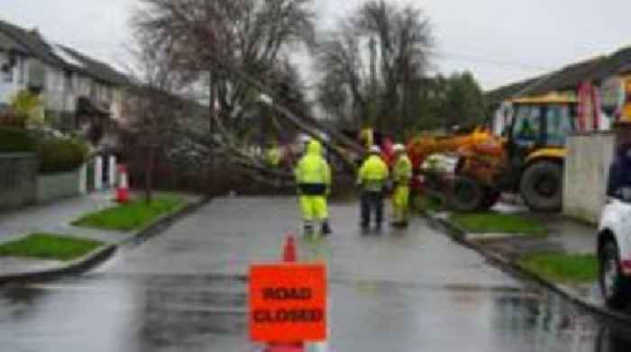 Work continues to restore power to thousands in RoI