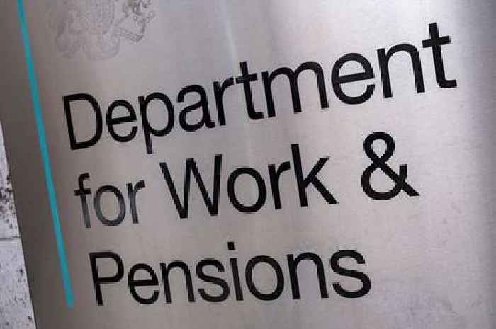 DWP warning as Universal Credit claimants told money will be cut when bank balance hits £6,001