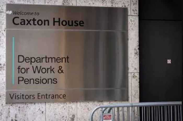 DWP issues £907 warning to anyone aged between 40 and 73