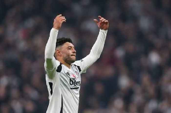 Leeds United 'consider' sensational swoop for ex-Liverpool star Alex Oxlade-Chamberlain