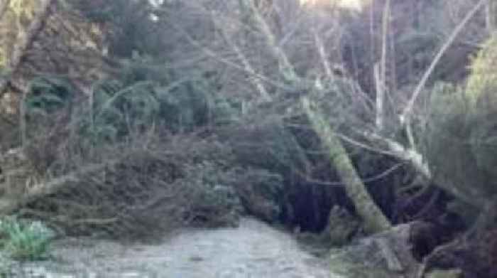 Teams 'working hard' to reopen glens after storm