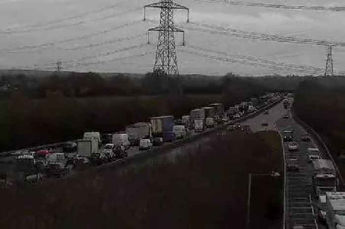 A130 live traffic updates as crash shuts road between Howe Green and Rettendon Turnpike