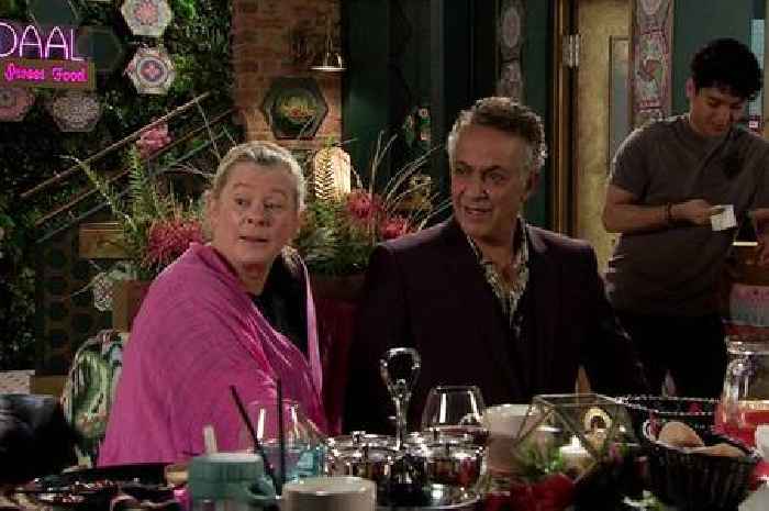 ITV Coronation Street fans 'work out' unexpected arrival to rock Dev and Bernie's wedding