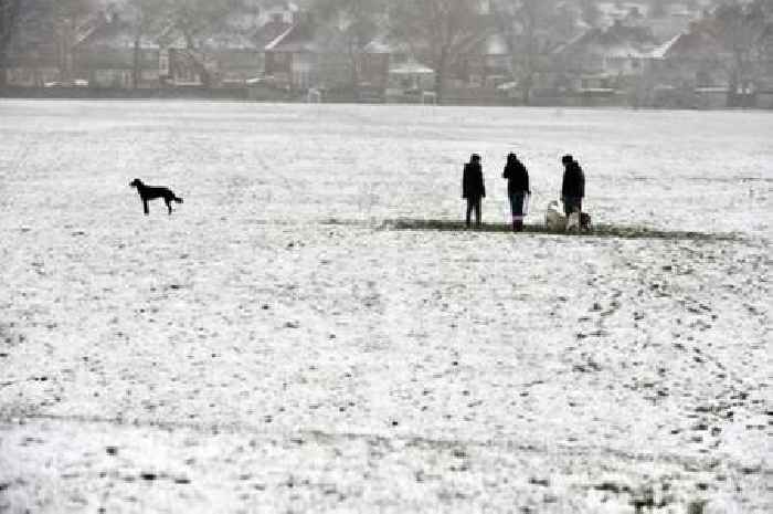 UK 'surrounded' by snow bomb with exact date it'll strike announced