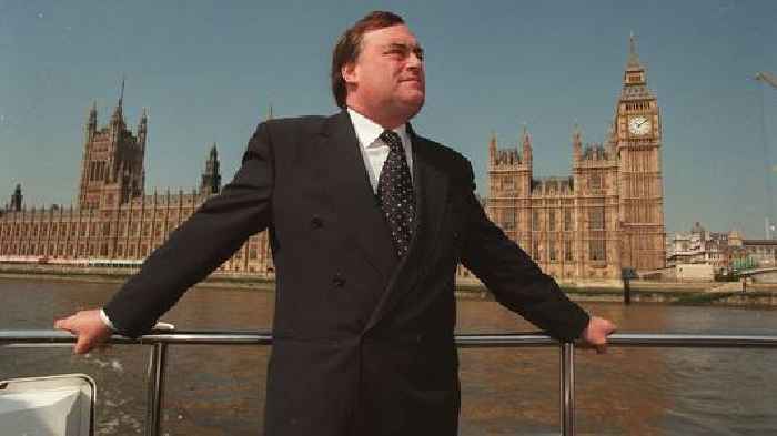 PM hails 'legendary' John Prescott ahead Hull funeral