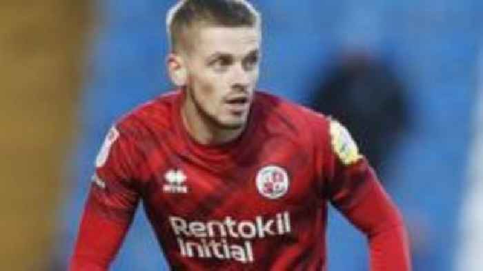 Wigan sign Crawley midfielder Darcy