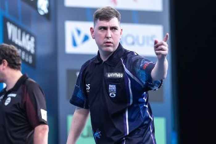 Willie Borland gives Stephen Bunting an almighty scare as Scot left 'happy and gutted' by World  Darts Masters loss