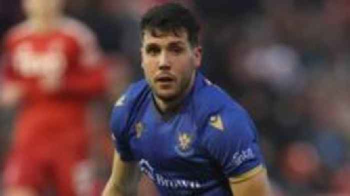 MK Dons sign defender Sanders from St Johnstone