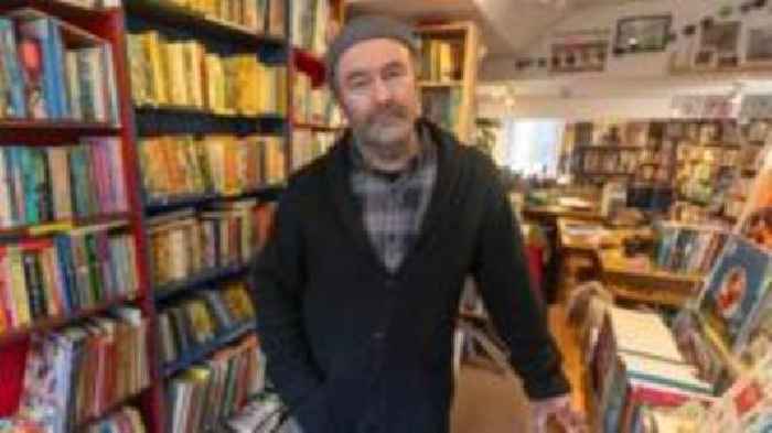 Closing bookshop owner says town is 'dumbing down'