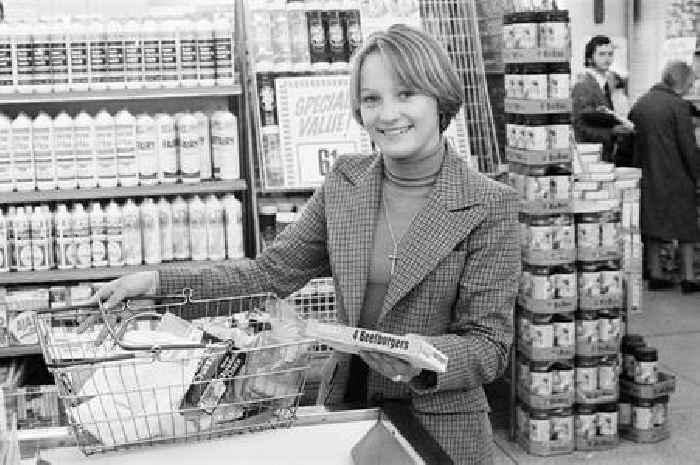 Incredible video shows how much a weekly Tesco shop in Essex cost in 1977