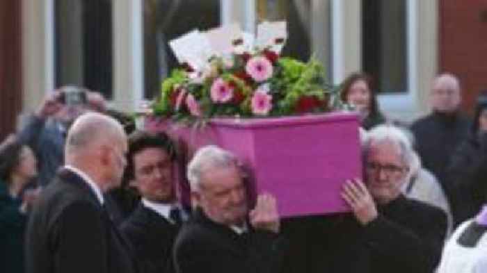 Stars and fans attend Linda Nolan's funeral