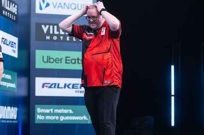 Stephen Bunting in incredible act of sportsmanship at World Darts Masters