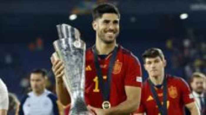 Aston Villa sign PSG midfielder Asensio on loan