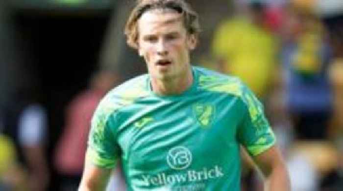 Stockport sign Norwich defender Hills