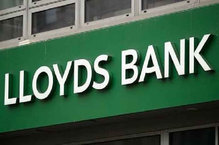 Lloyds Bank app down as hundreds of customers 'unable to make or receive payments'