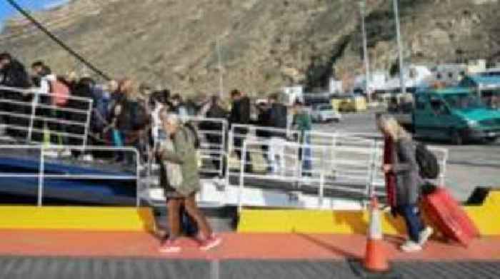 Thousands evacuate Greek island of Santorini amid earthquake fears