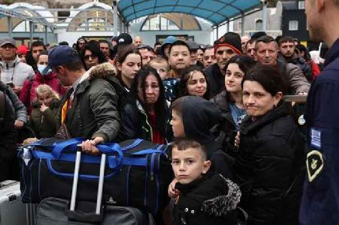 Thousands flee Santorini as earthquakes hit but defiant tourists stay put