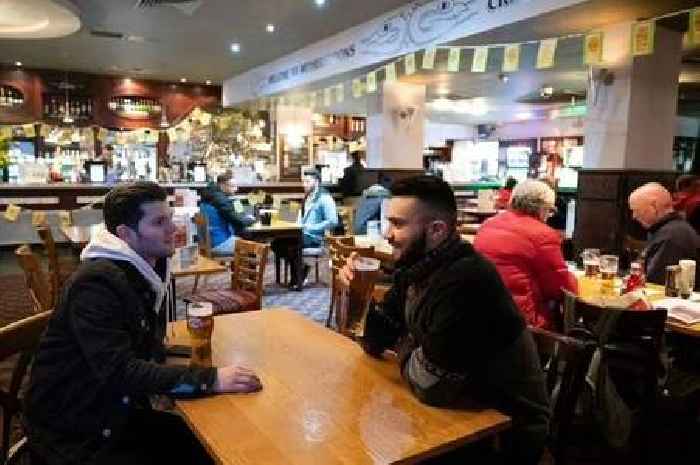 American couple try Wetherspoons for first time and are 'overwhelmed' by one thing