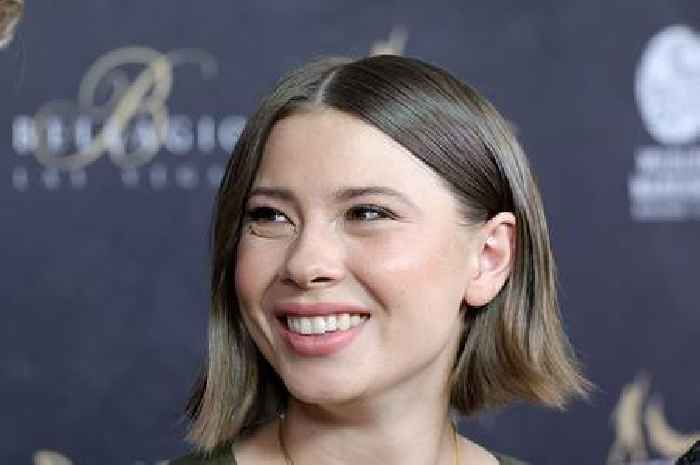 Endometriosis explained as Steve Irwin's daughter recalls 10 years of 'agonising pain' before diagnosis