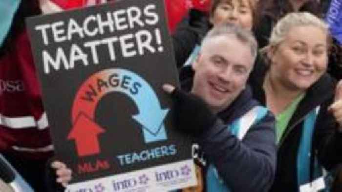 NI teachers reject pay offer of 5.5%