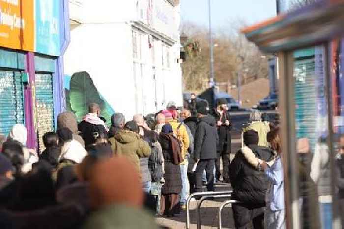 'Desperate' scenes as over 100 people queue for Bristol NHS dentist space