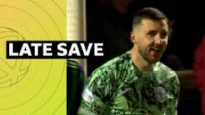 Hibs keeper Smith superbly denies Ayr equaliser