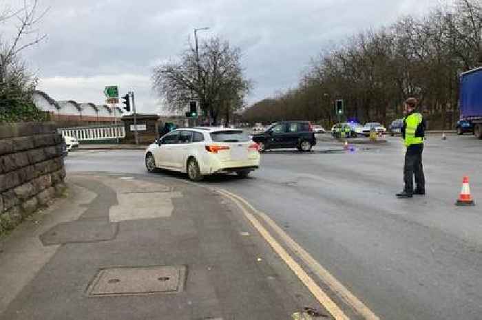 Live updates as crash shuts main road in Nottingham both ways