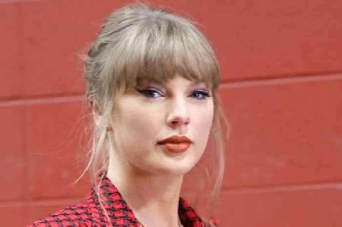 Taylor Swift's Super Bowl outfit unveiled as she cheers on Travis Kelce with pal Ice Spice