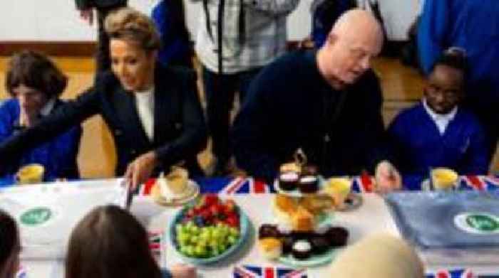 Stars join pupils for VE Day anniversary countdown