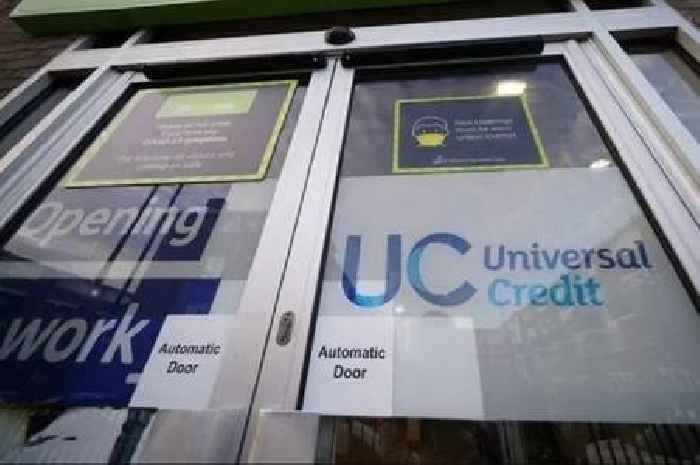 People on Universal Credit wake up to payment 'deductions' which DWP says are 'automatic'