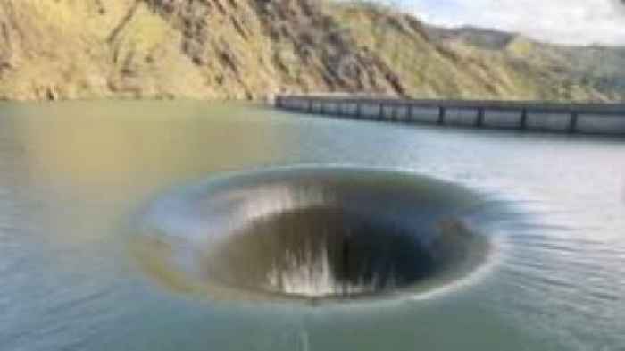 Plughole-like whirlpool in California creates mesmerising water display