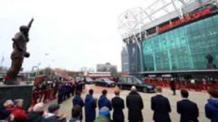 Fans bid farewell to Denis Law at United star's funeral