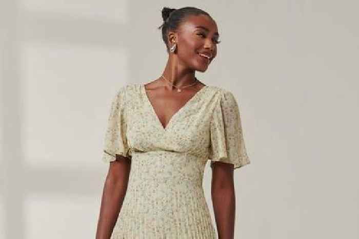 Debenhams drops 25% off 'non-crease' spring wedding guest dress that 'cinches the waist'