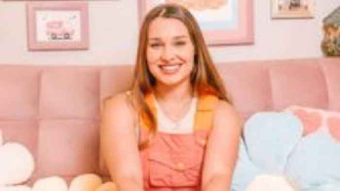 Tesni DeLuna: Y Gymraes sy'n creu celf i sêr mwyaf America
