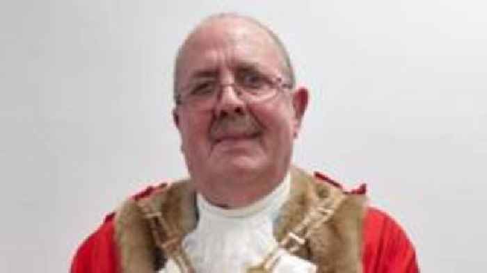 Town's mayor dies in car crash