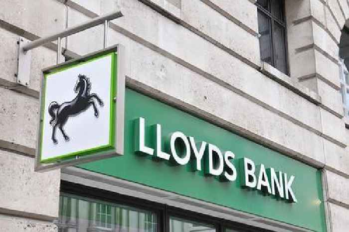 Lloyds Bank customers getting £175 bonus payment