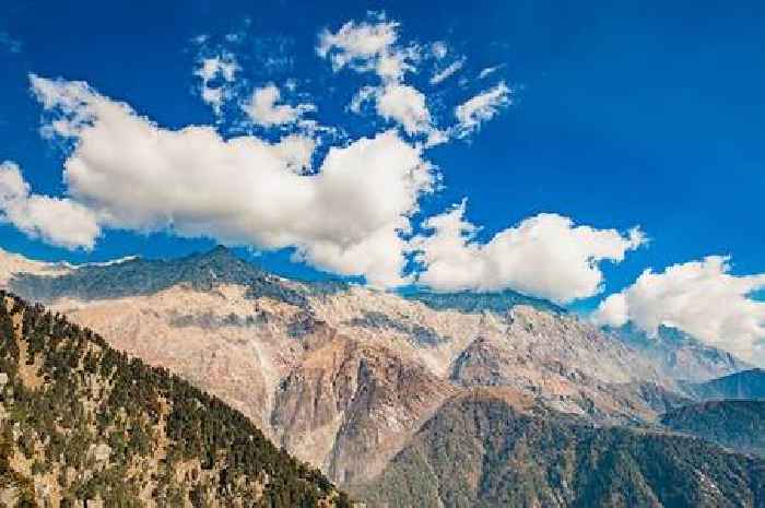 Brit tourist dies after falling from cliff while trekking in Indian mountains