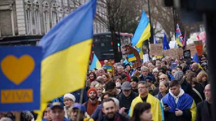 Thousands protest in London ahead of third anniversary of Ukraine war