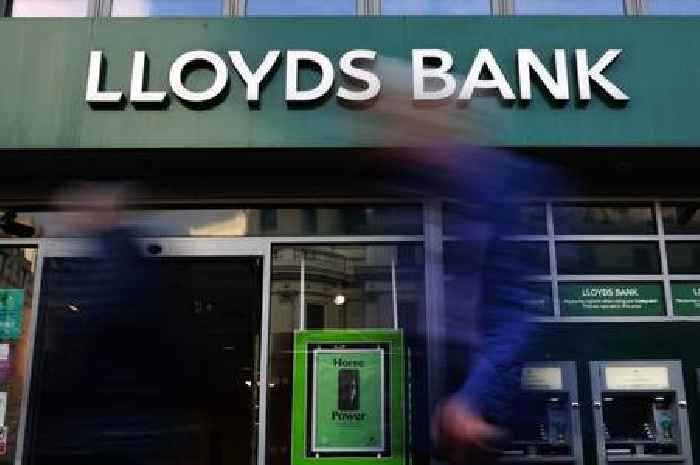 Lloyds customers 'earning over £28,500' can get £175 bonus