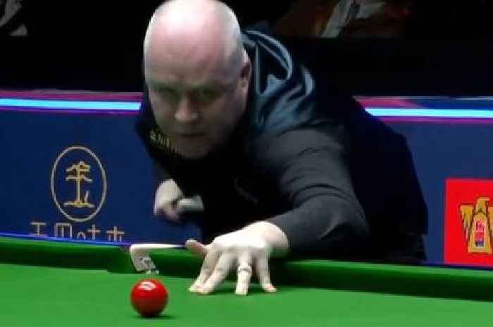 John Higgins looks disgusted as commentator left scratching his head over rare incident