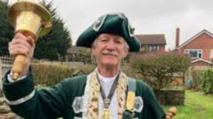 Oyez! Town crier marks 40 years in post