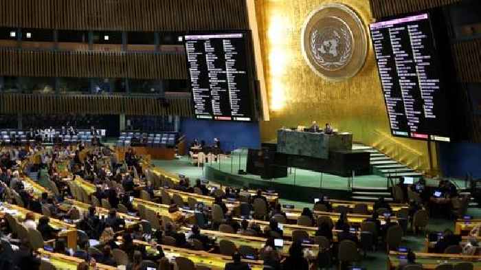 At UN, competing resolutions on ending Russia’s war in Ukraine approved