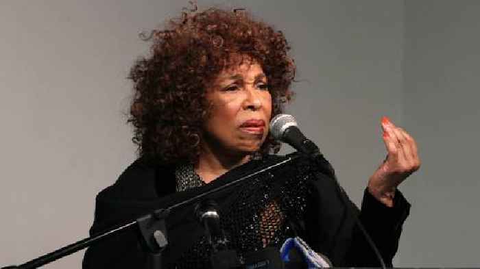 Killing Me Softly singer Roberta Flack dies