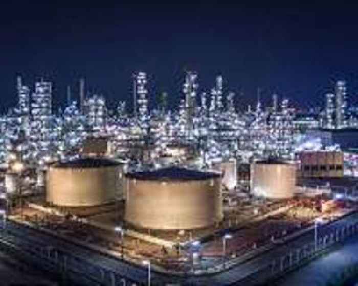 UK to invest GBP 200 million in site of oil refinery closure