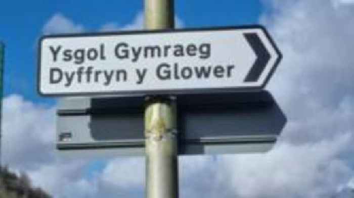 Sign gaffe describes school as place with 'angry look'