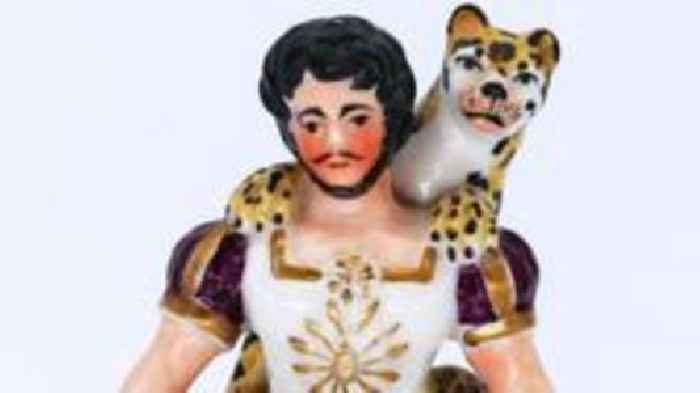 Lion tamer fetches top price in pottery auction